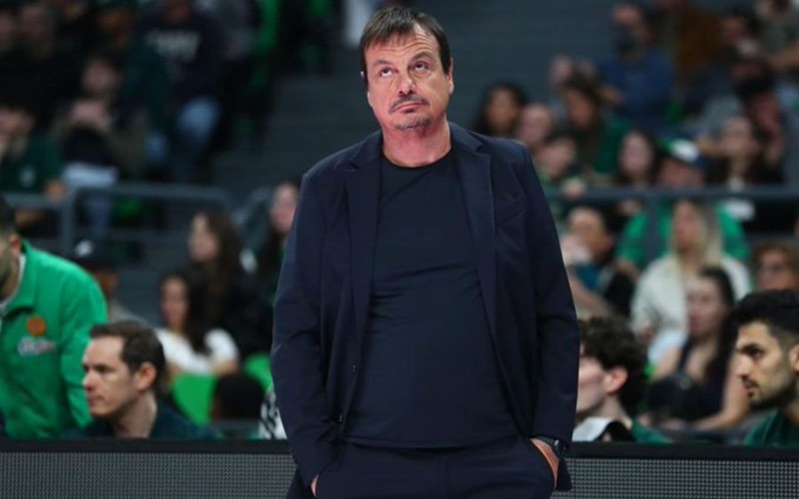 Το ΟΑΚΑ καίγεται κι ο Αταμάν το βιολί του