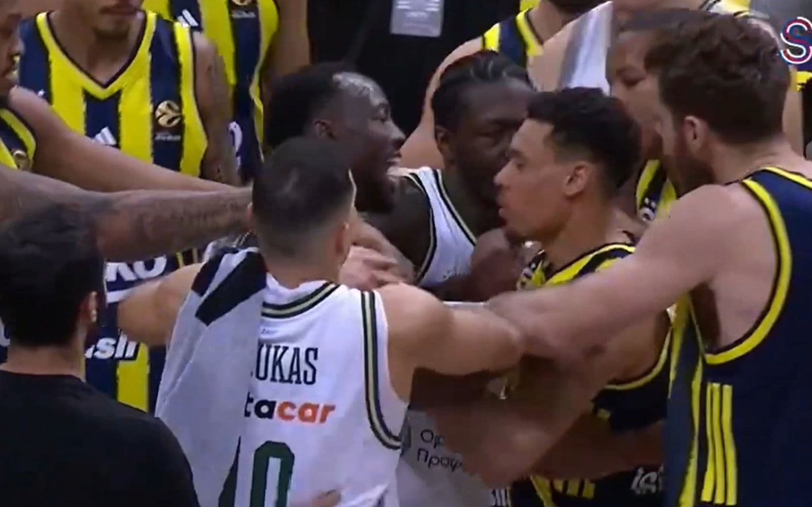 Γκραντ: Πιάστηκε στα χέρια με τον Μπόλντγουιν στο φινάλε (vid.)