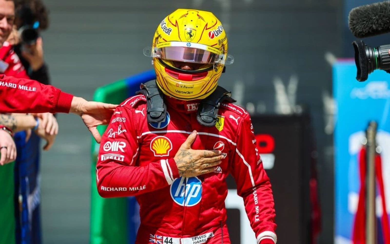 Hamilton: "Δεν πάω πουθενά"