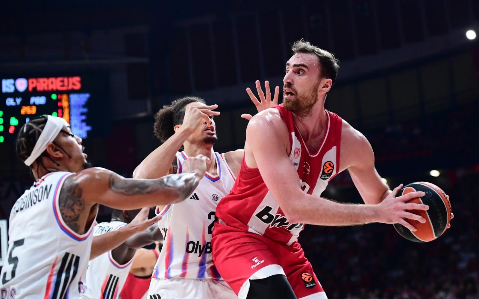 Ολυμπιακός και Φενέρμπαχτσε σε ένα από τα πιο απαιτητικά ματς της σεζόν