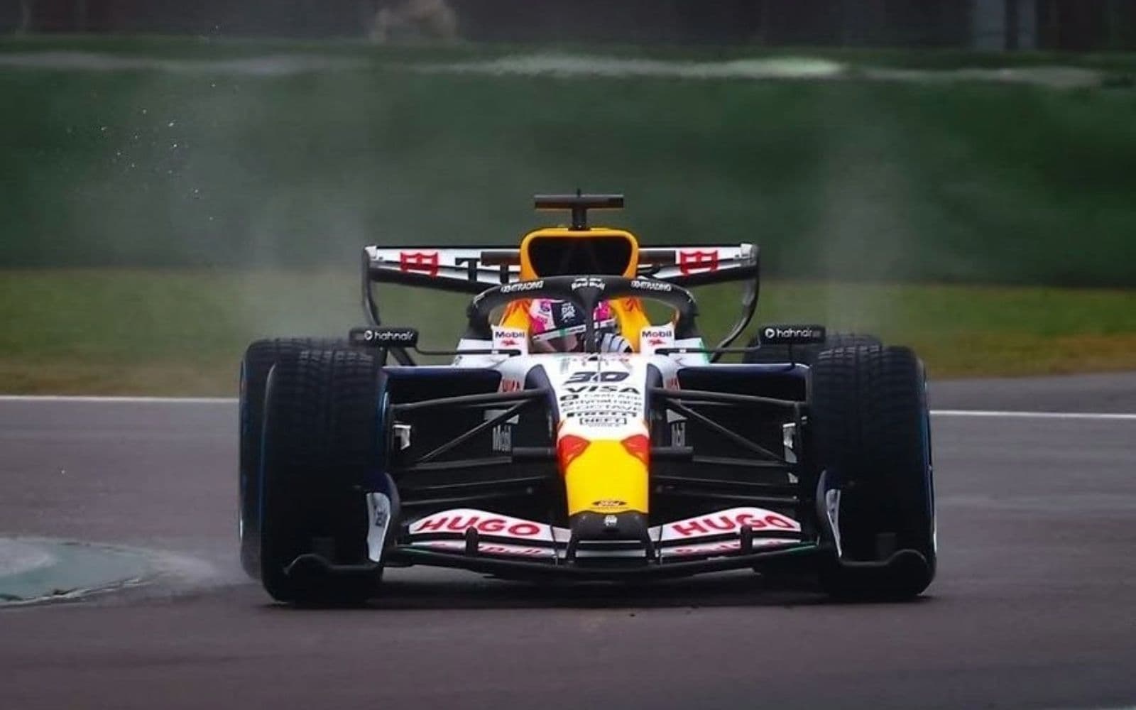 F1: Βγήκε στην πίστα η καινούρια VCARB 03